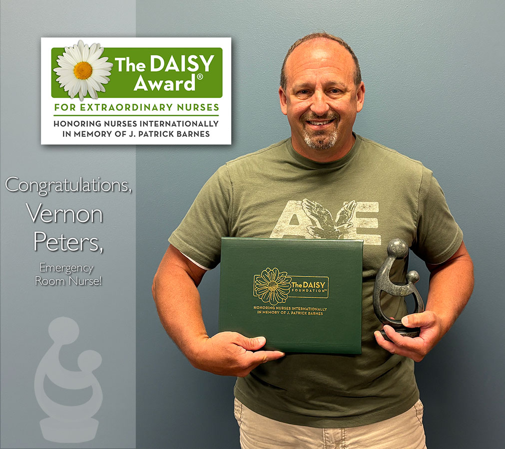 Coffey County Hospital ER Nurse Vernon Peters receives The DAISY Award